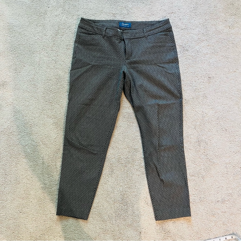 Old Navy Pixie Pants, Black and White Pattern, Size 10